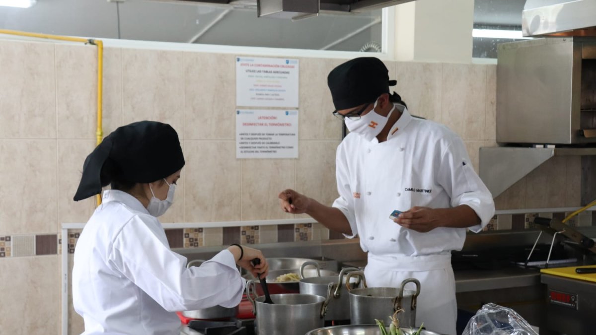 Son alrededor de 40 estudiantes de gastronomía que estarán al frente de la preparación desde el próximo jueves.