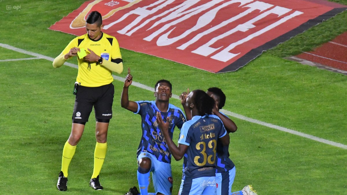 El Nacional goleó a su par boliviano en La Paz y quiere completar la fiesta en casa clasificando a la segunda fase.