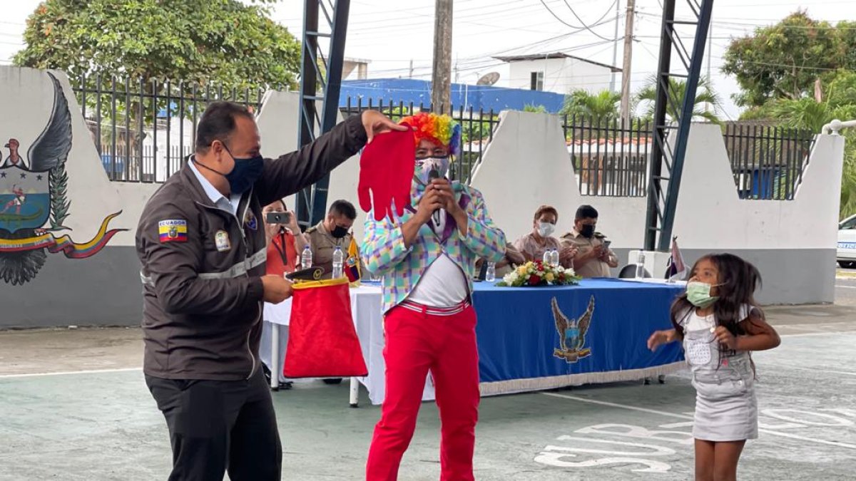 Gestión. Además de las charlas realizaba actividades lúdicas de magia.