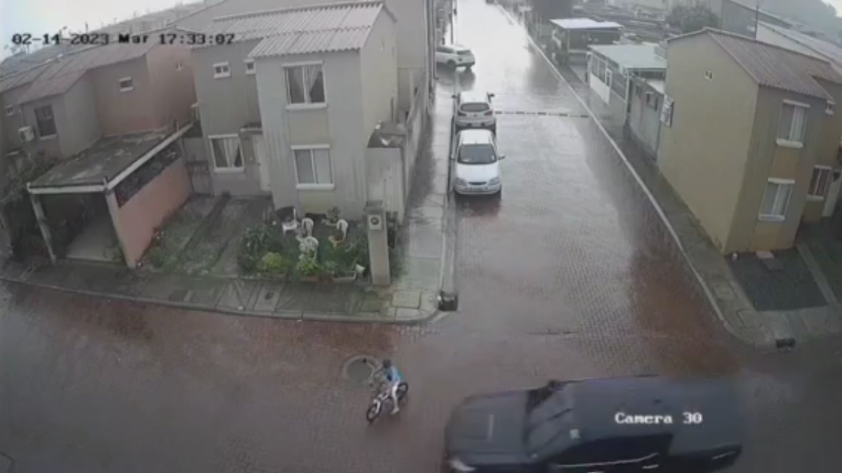 Captura de pantalla de video que captó el accidente de tránsito en la urbanización Villa del Rey, en Daule.