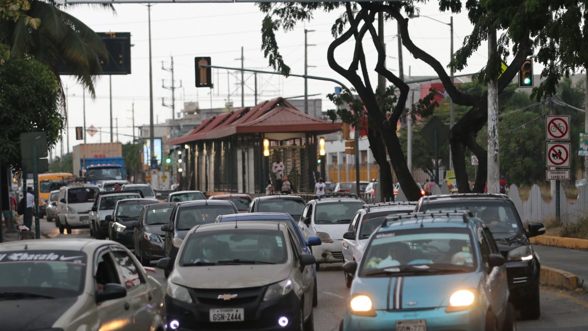 El caos vehicular en la avenida Domingo Comín se acentúa a partir de las 19:00.