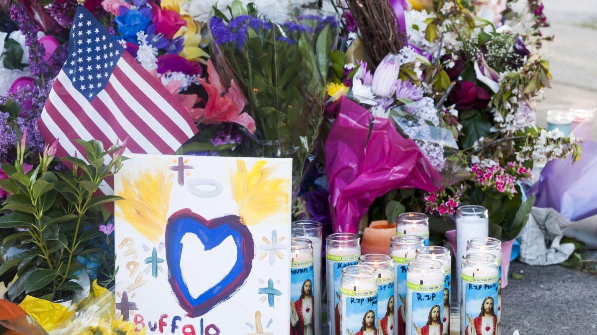Homenaje a las víctimas de la masacre en un supermercado de Búfalo, al norte de Nueva York (EE.UU.), en una fotografía de archivo.