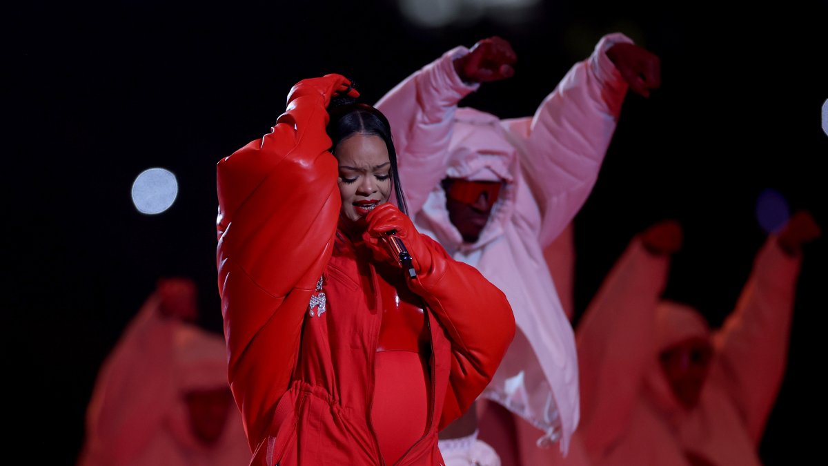 Rihanna durante su intervención musical en el Super Bowl.