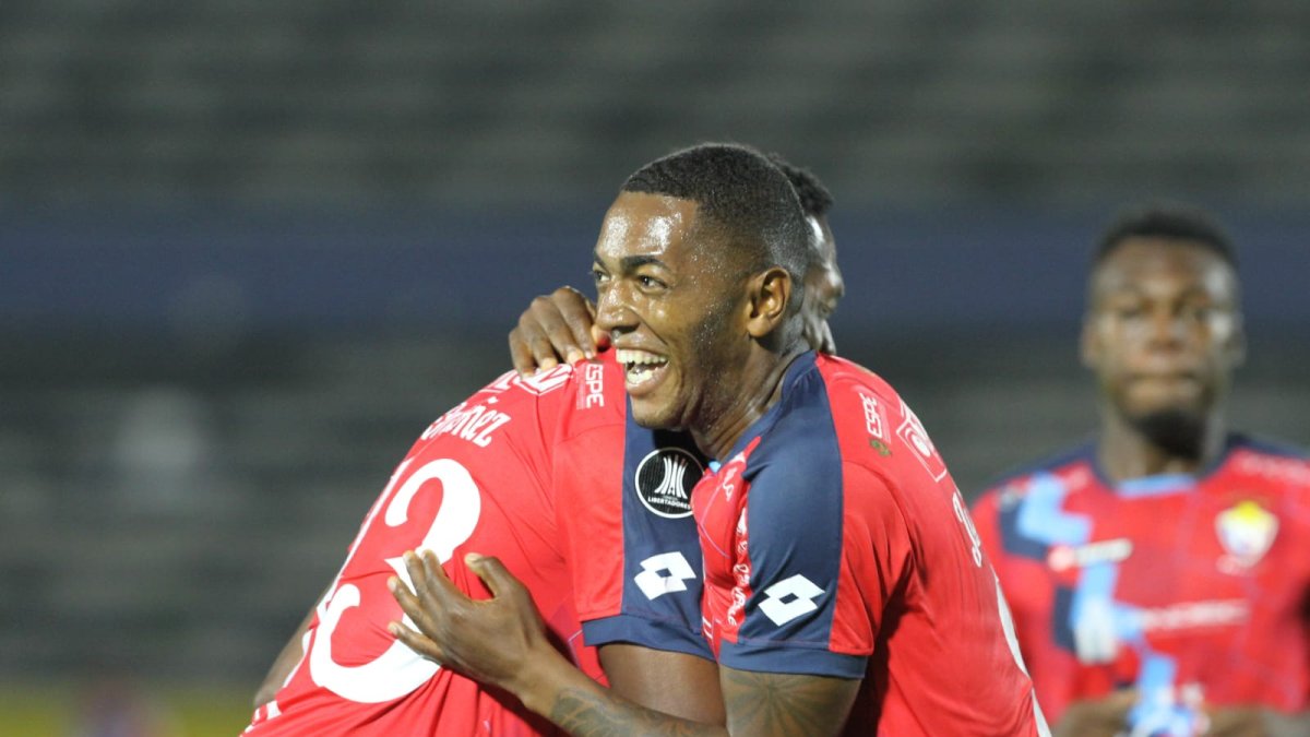 Los puros criollos vencieron por 3-1 al Nacional de Potosí y con un global de 9-2 clasificó a la segunda fase del torneo