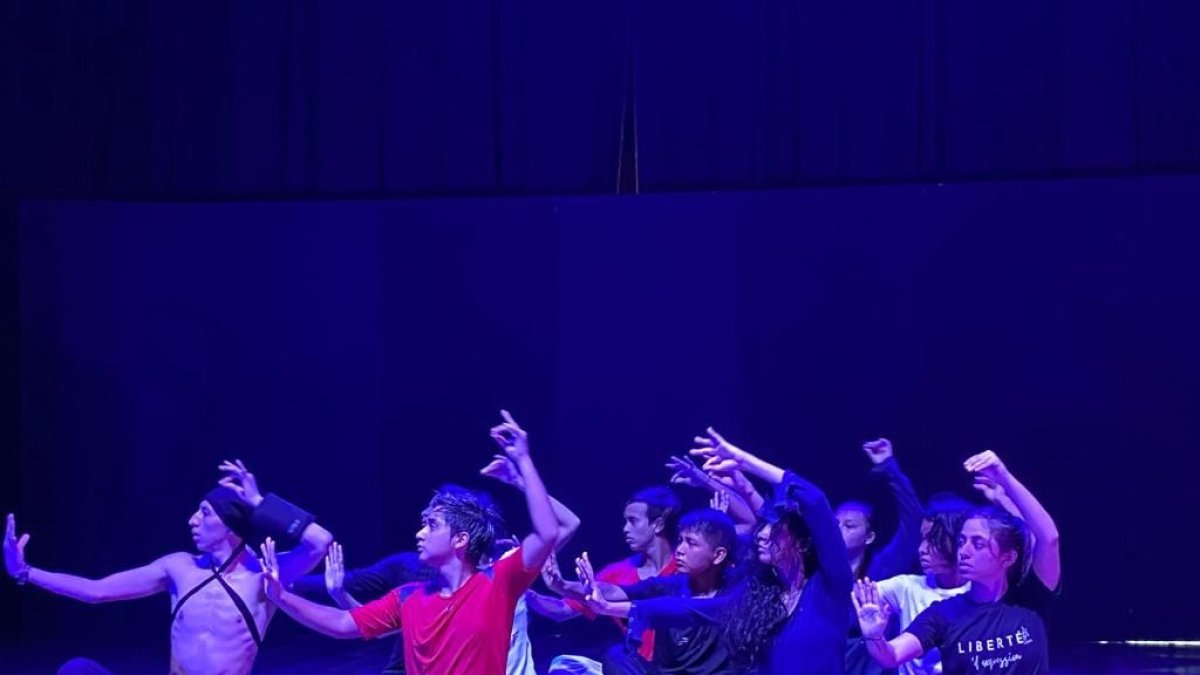 Uno de los ensayos del grupo que saldrá a escena en Casa Zona Escena.