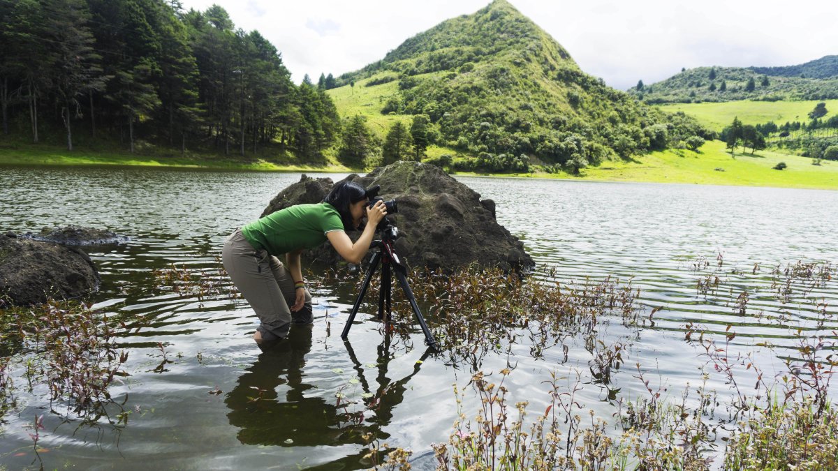 Paisaje. La laguna de Zhogra es un humedal de 9,5 hectáreas. Por sus paisajes, es uno de los puntos turísticos rurales del cantón azuayo Girón.