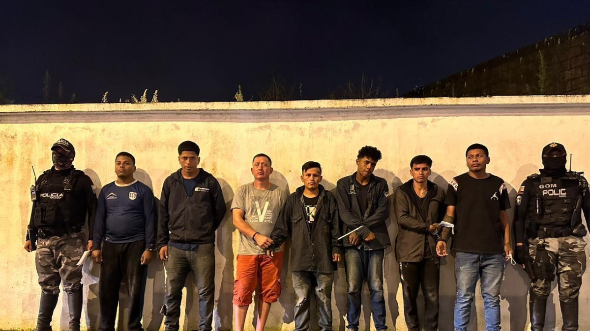 Operativo. Aparecen algunos de los detenidos.