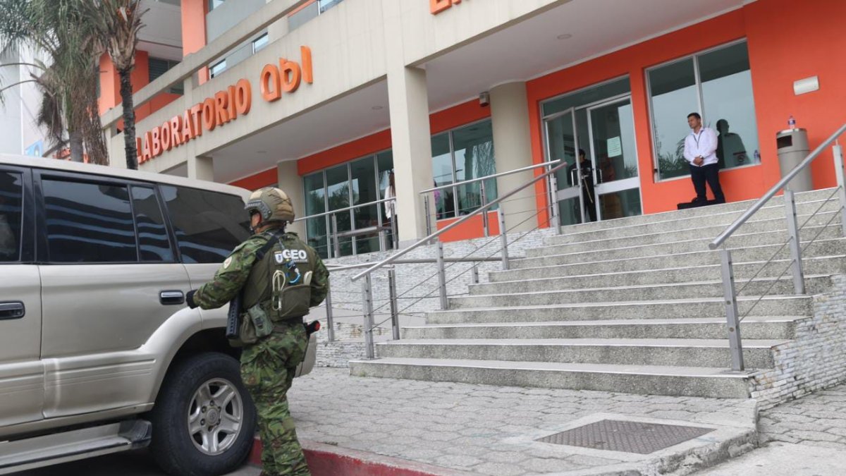 El presidente fue operado en una clínica de Samborondón.