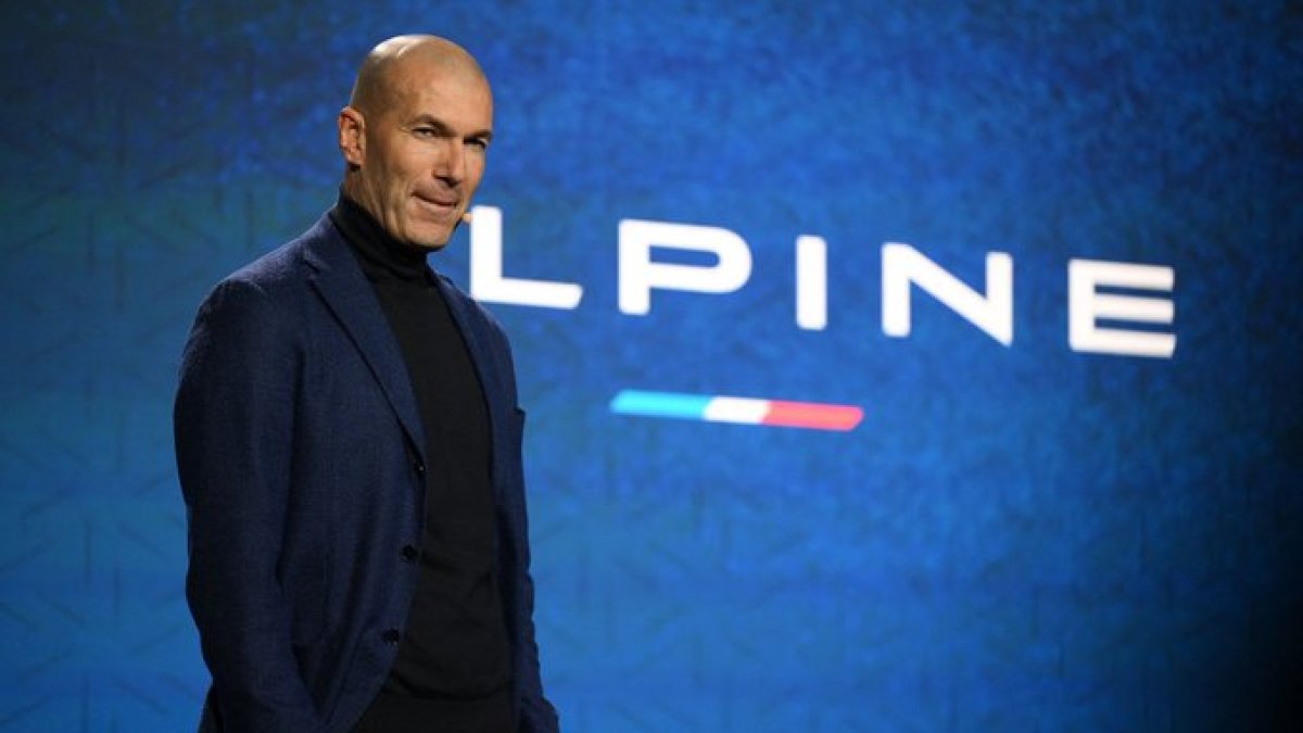 Zinedine Zidane fue el centro de atención en el lanzamiento de Alpine.