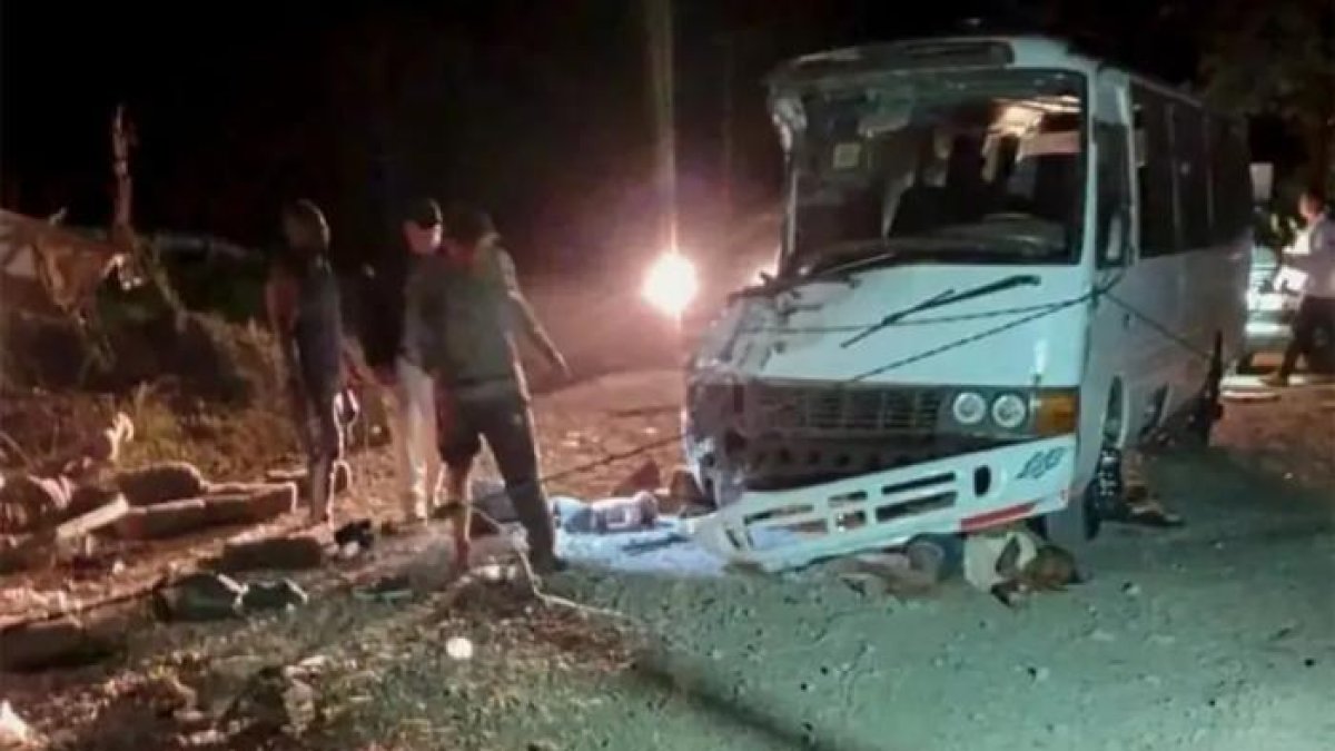 Autobús con migrantes cae por precipicio en Panamá.