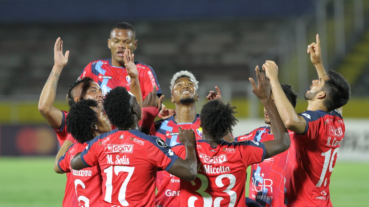 Los Puros Criollos sellaron a punta de goles (9-2 en el global) su primera fase ante el Nacional Potosí de Bolivia. Ahora esperan al Independiente de Medellín.