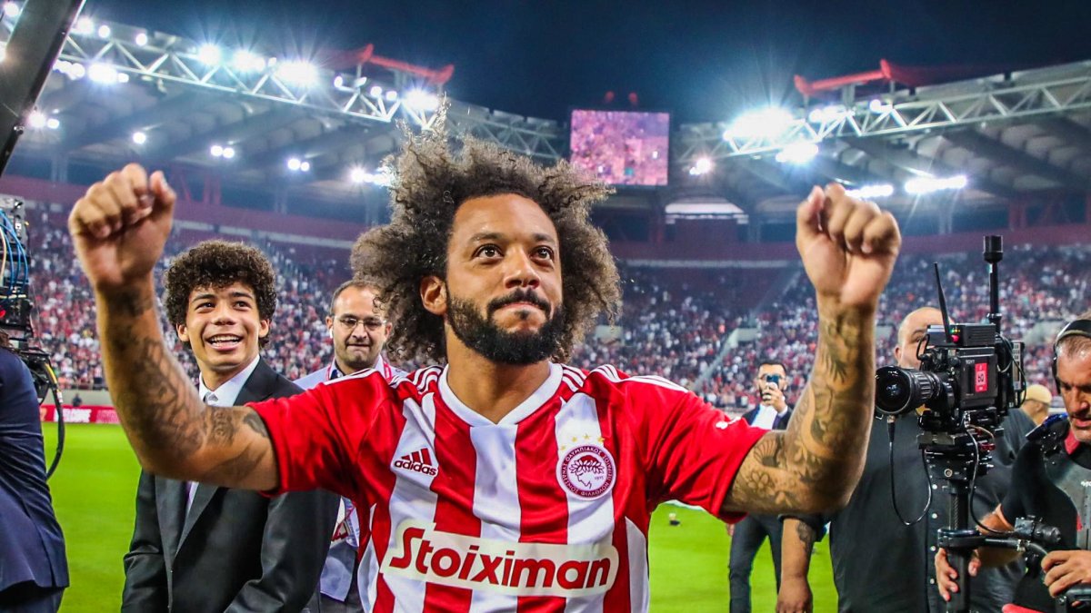 El lateral brasileño fue recibido por más de 25.000 personas en su fiesta de bienvenida en septiembre de 2022. 