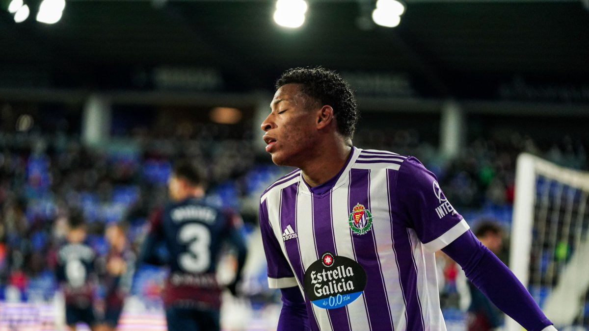 Gonzalo Plata, del Valladolid, sufrió una lesión muscular de grado 1 en el aductor de la pierna derecha.