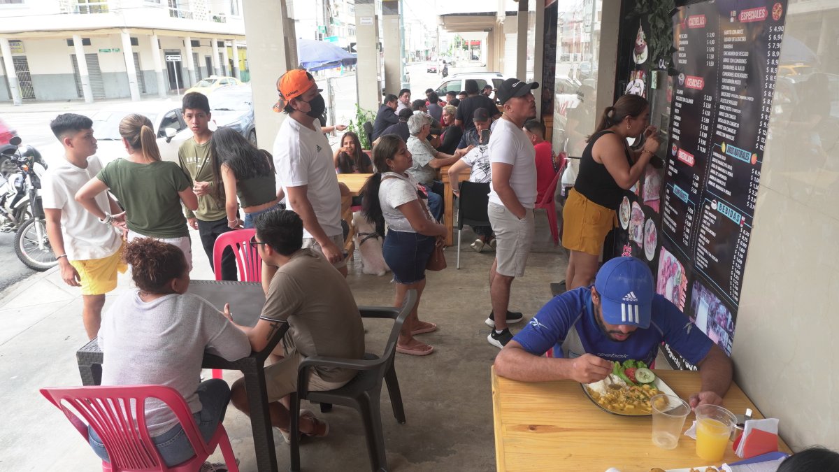 La Cazuela del Chino. El restaurante está ubicado en Noguchi y Portete. El plato que más piden los clientes es  la cazuela volcán (foto arriba), que cuesta 7,90 dólares.