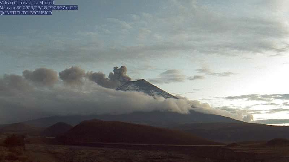 Peligro. En caso de ceniza, la recomendación es permanecer en casa.
