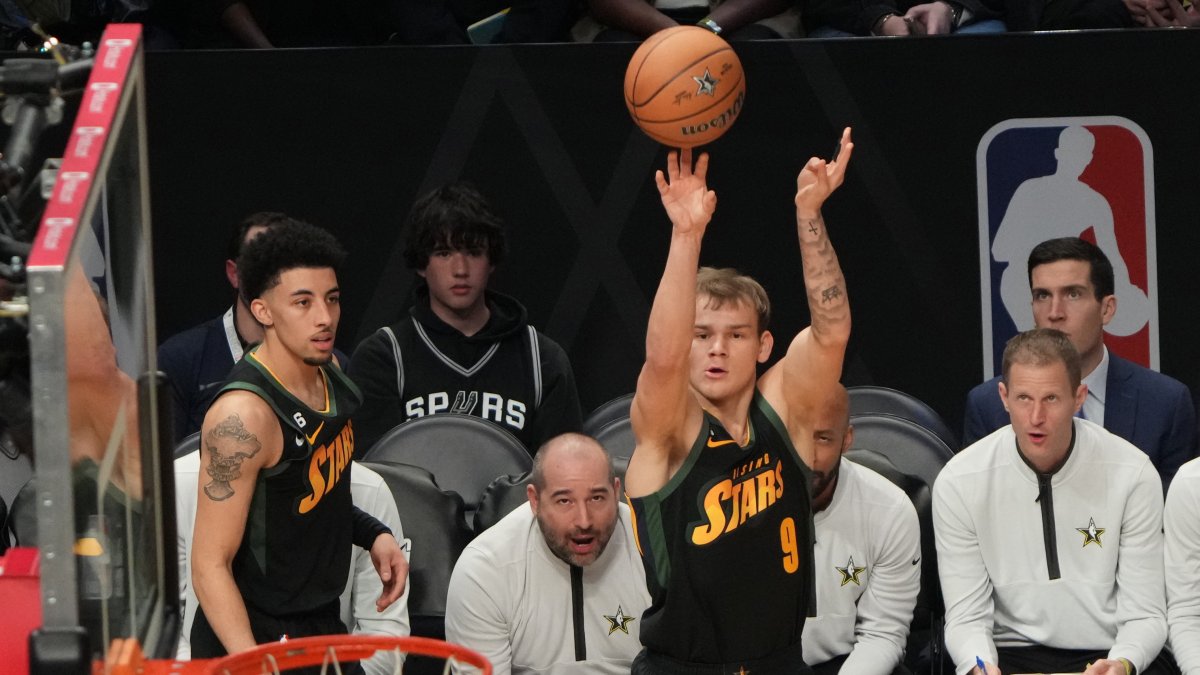 Mac McClung, estadounidense, de 24 años, se robó todos los focos de atención en el concurso donde las piruetas y canastas son las estrellas.