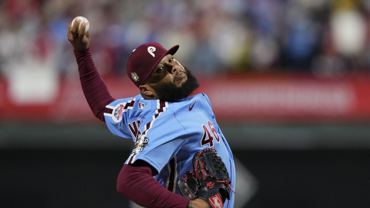 José Alvarado continuará en los Filis hasta el 2025.