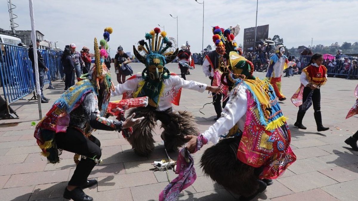 Desfile tradicional del carnaval en Amaguaña.