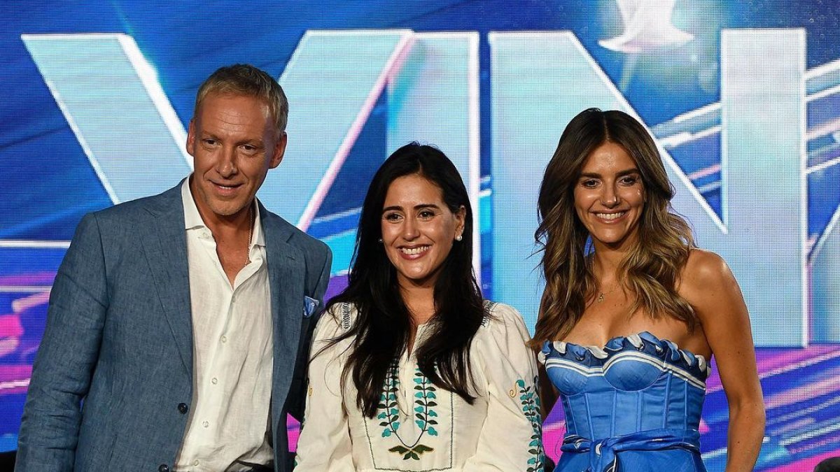 Los presentadores posaron junto a la alcaldesa de Viña del Mar, Macarena Ripamonti.