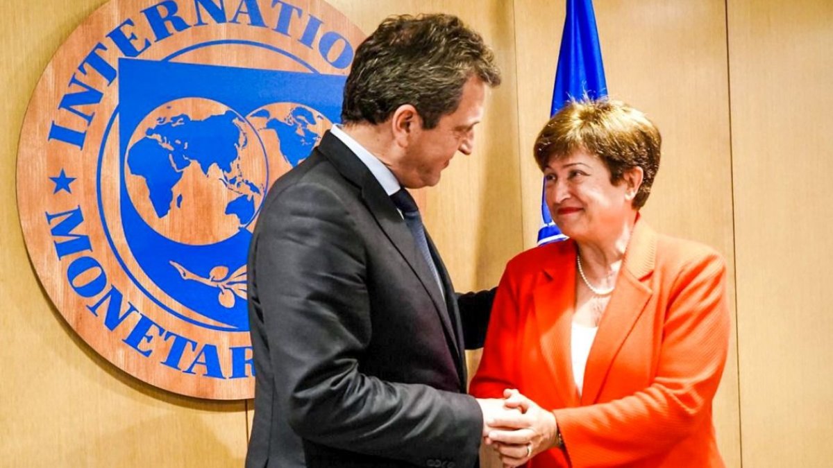 El ministro de Finanzas argentino, Sergio Massa. y la directora del FMI, Kristalina Georgieva.