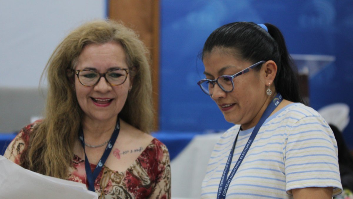 Urgencia. Los funcionarios electorales revisan los reclamos presentados por los actores políticos.