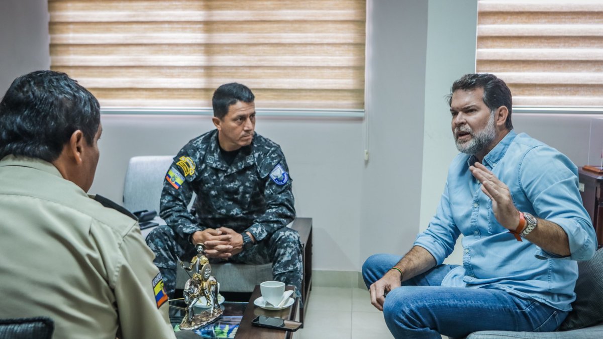 Cita. La reunión fue en el Cuartel Modelo de la ciudad de Guayaquil.