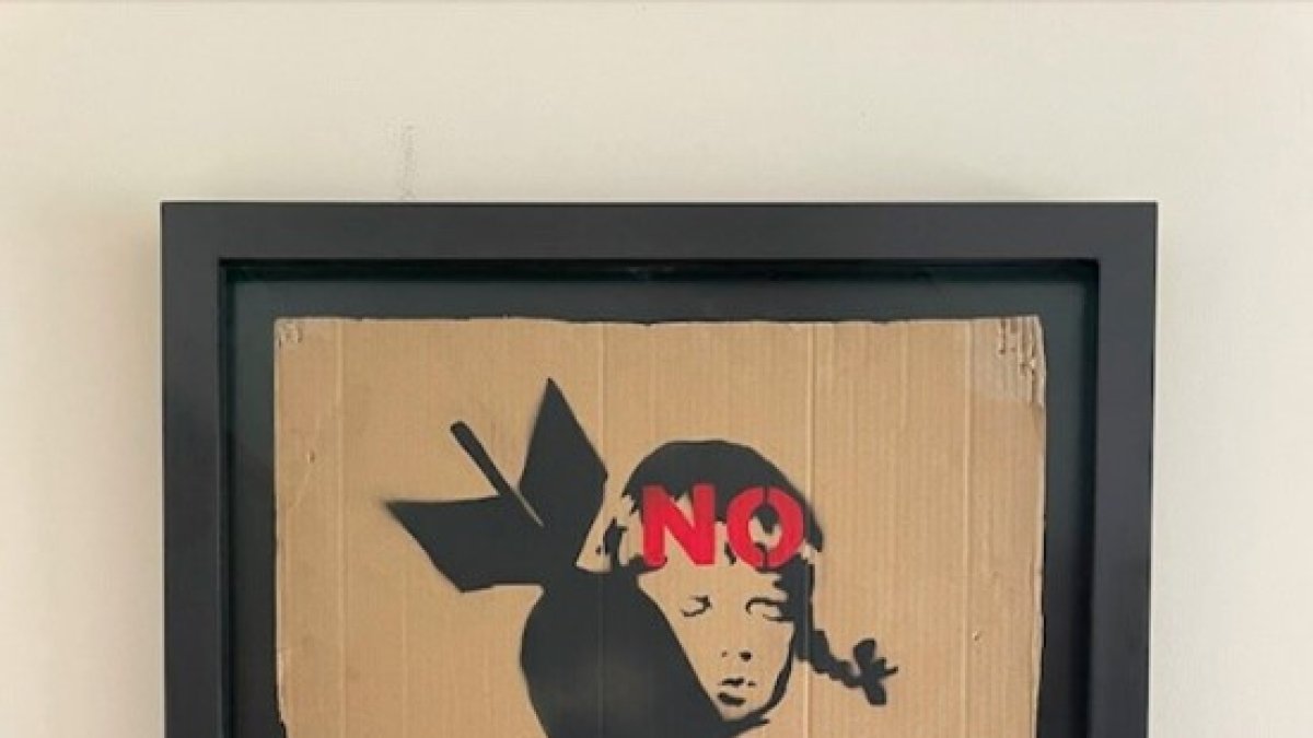 Madrid. Una obra de Banksy que se exhibe en Standarte.