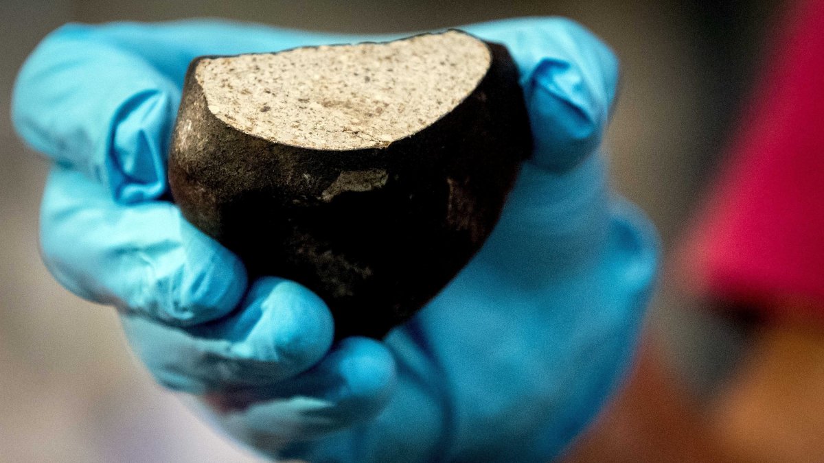 El meteorito cayó a 300 kilómetros por hora en el balcón de la casa de un concejal.