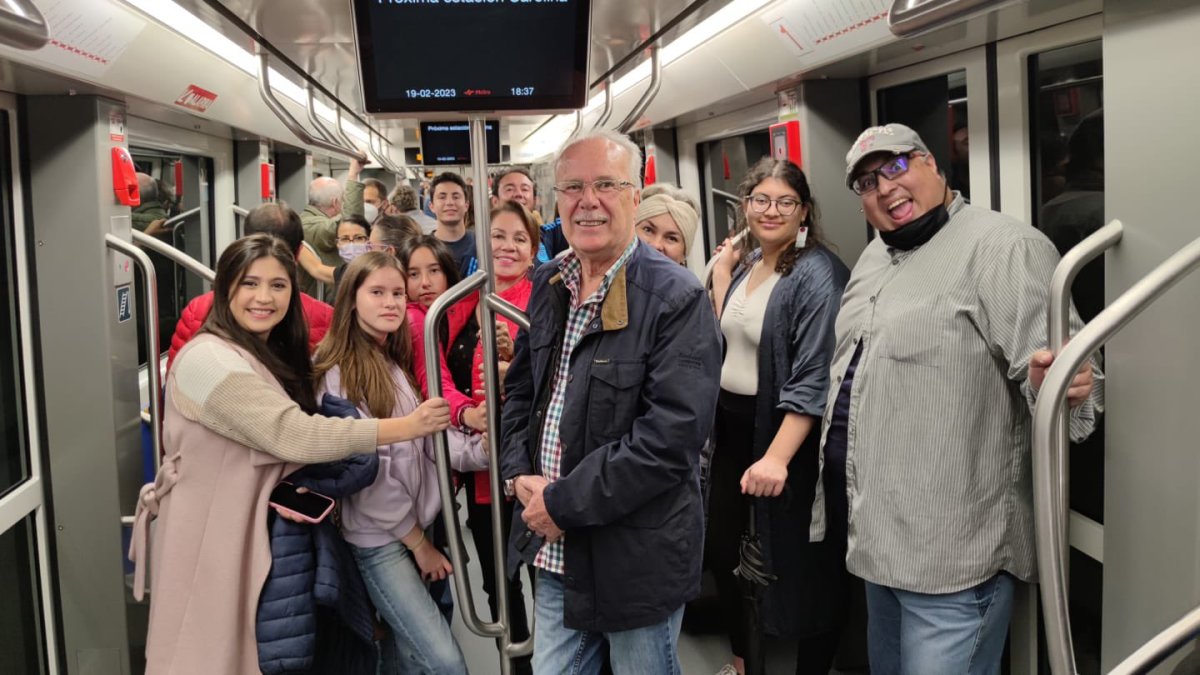 Ciudadanía viajando en el Metro de Quito durante el feriado de carnaval.