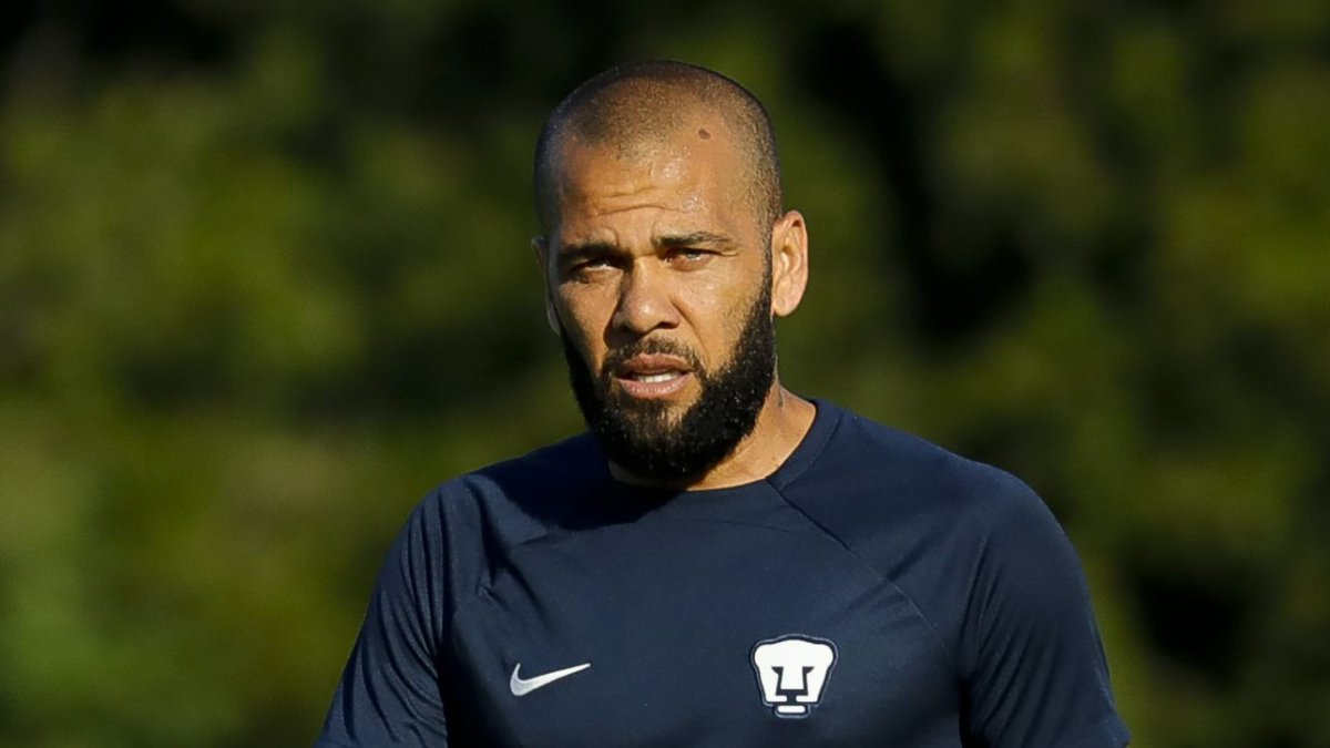 Dani Alves presentó un recurso de apelación que le permita salir en libertad condicional de prisión, donde se encuentra desde el 20 de enero, pero fue negado.
