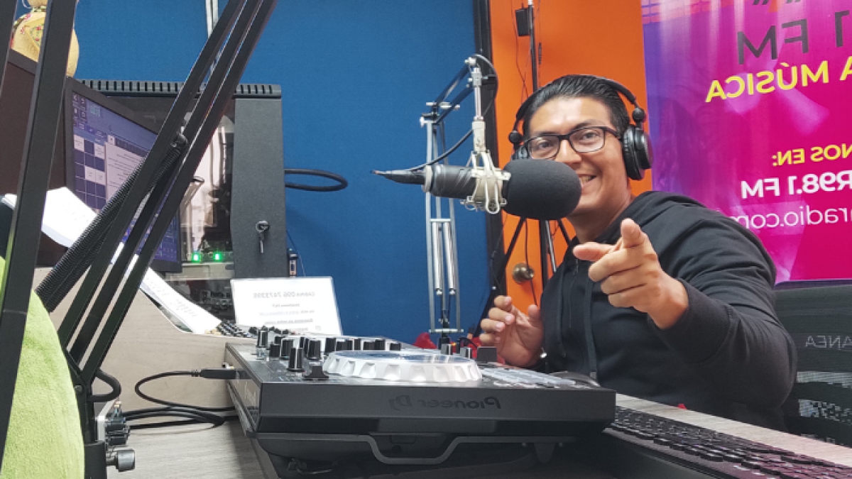 El programa se emite actualmente en Radio R98.1FM en todo Guayas.
