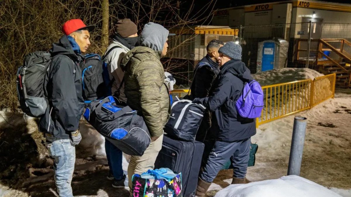 Caso. Con la salida de los emigrantes a otro país, le da un respiro a la ciudad de Nueva York con tantos Ilegales