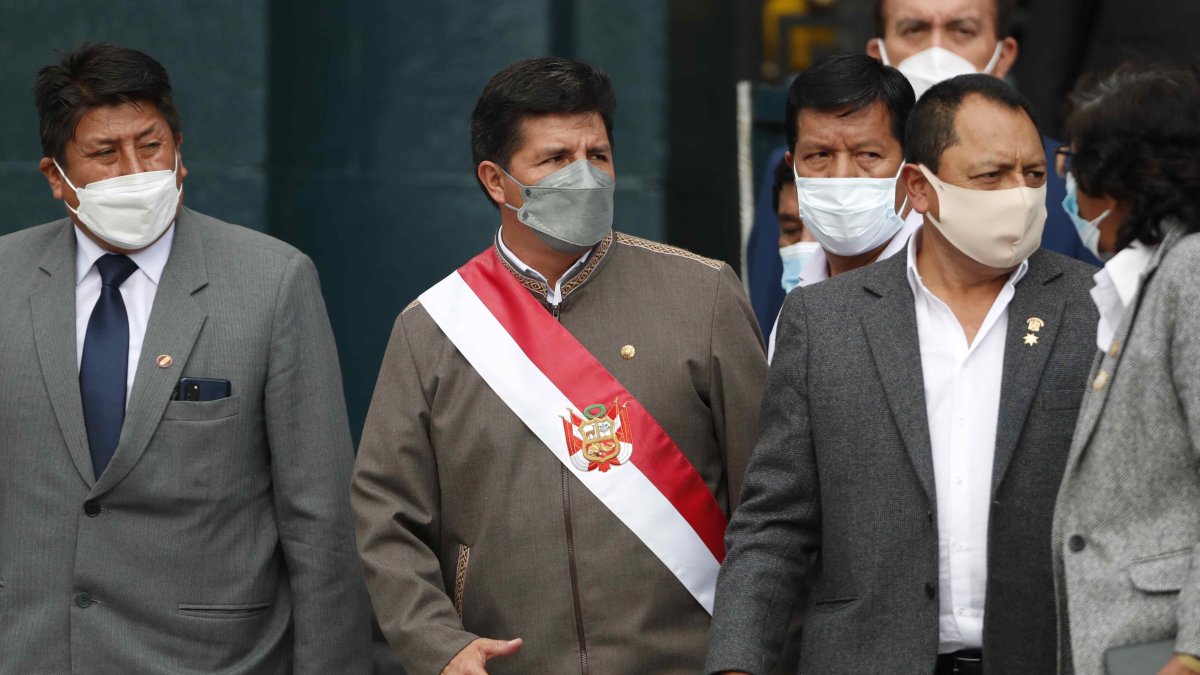 Lima. Pedro Castillo, cuando aún portaba la banda presidencial.