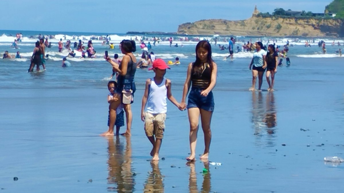 Durante la tarde de este último martes, disminuyó el número de turistas en las playas de Santa Elena.