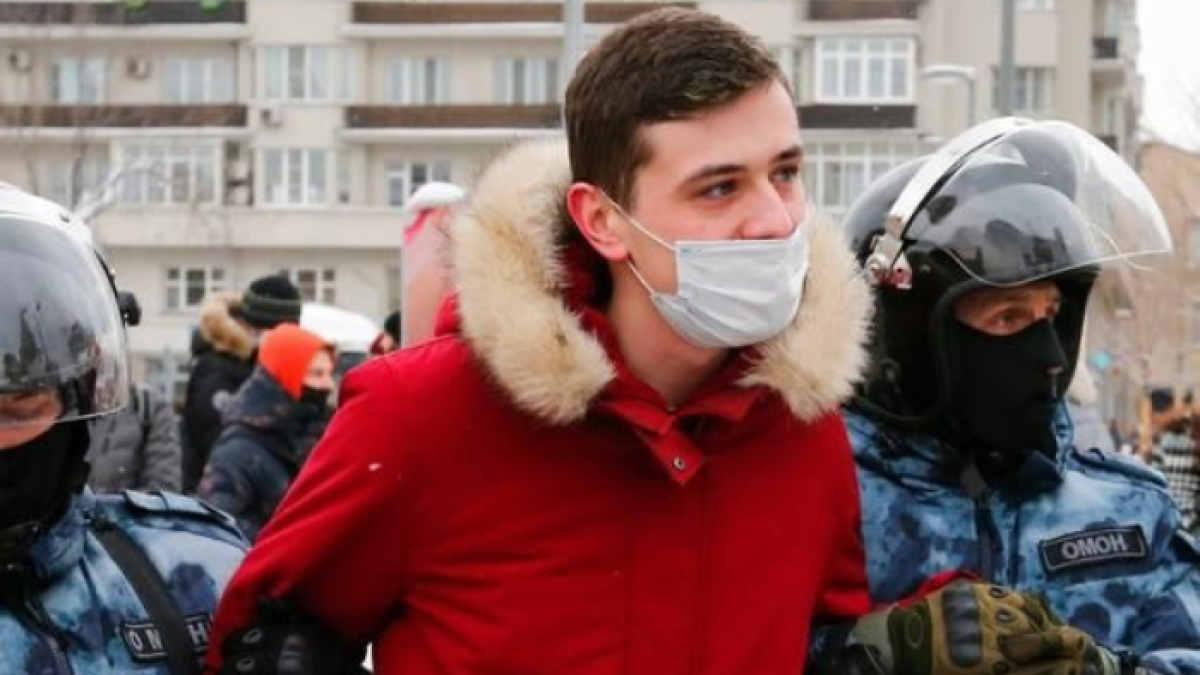 Represión. En la foto, Anton Nichvolod, de 26 años. Fue detenido durante 15 días por protestar en Rusia contra la invasión a Ucrania. Fue liberado tras pagar una multa. Migró a Ecuador.