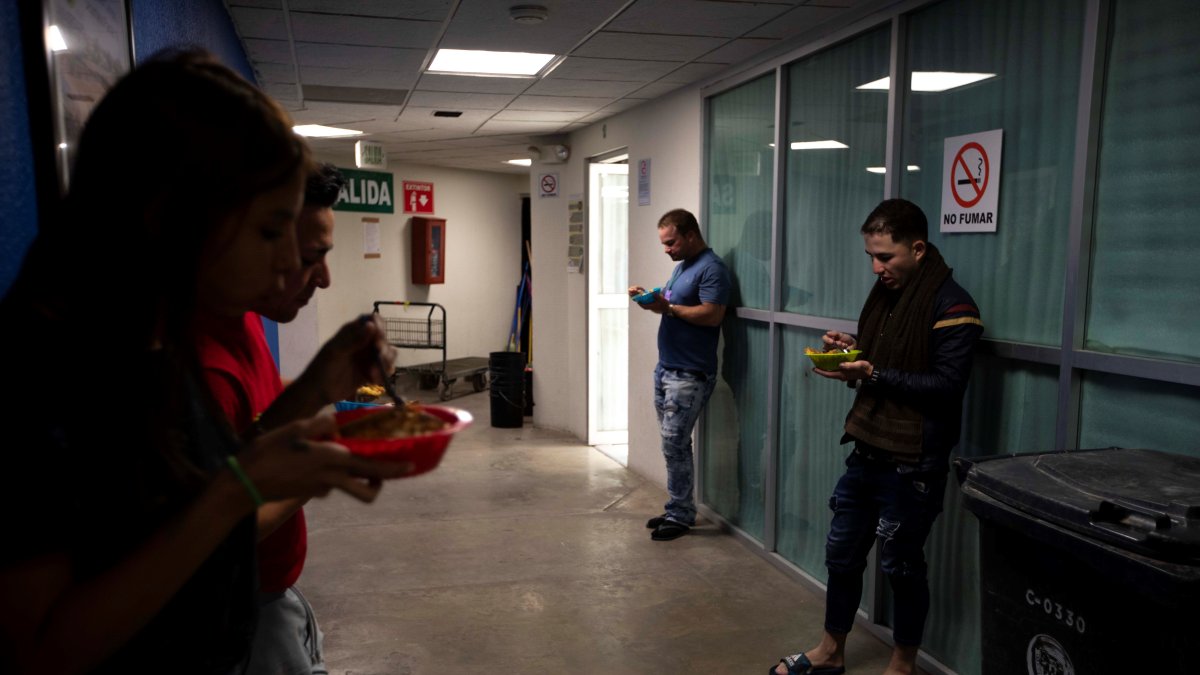 Cubanos buscan inmigrar a México