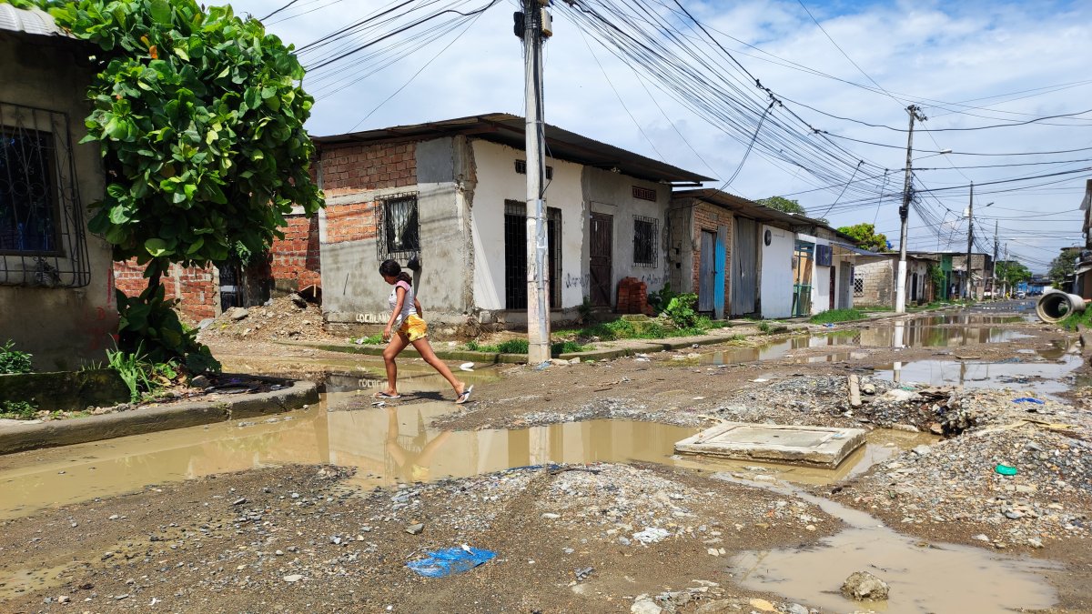 Imagen referencial de calles de Durán con aguas estancadas tras las lluvias.