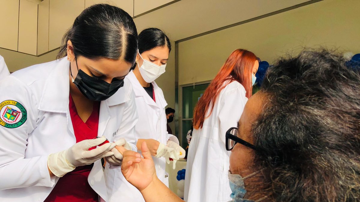 Imagen de una campaña de prevención de diabetes en el Hospital Verdi Cevallos, de Portoviejo.