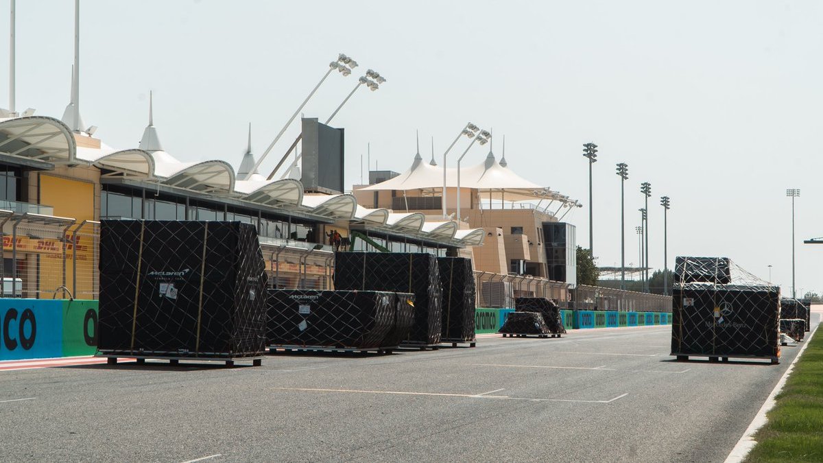 El material de los equipos llegó este miércoles 22 a las inmediaciones de la pista Sakhir.