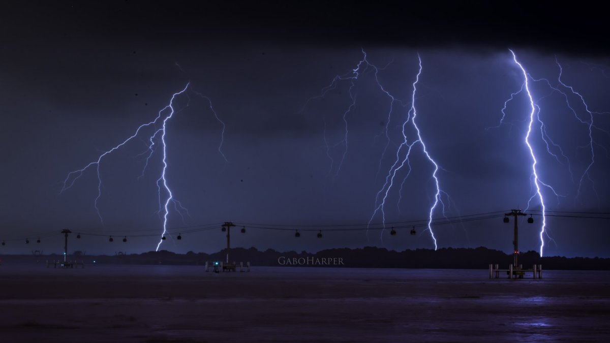 Una tormenta eléctrica azotó la madrugada de este miércoles 22 de Febrero en GYE.