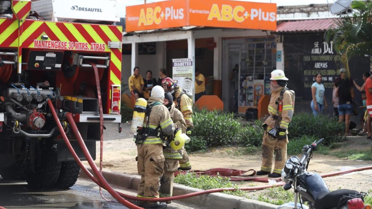 Los bomberos controlaron rápidamente las llamas. No hubo heridos ni víctimas mortales.