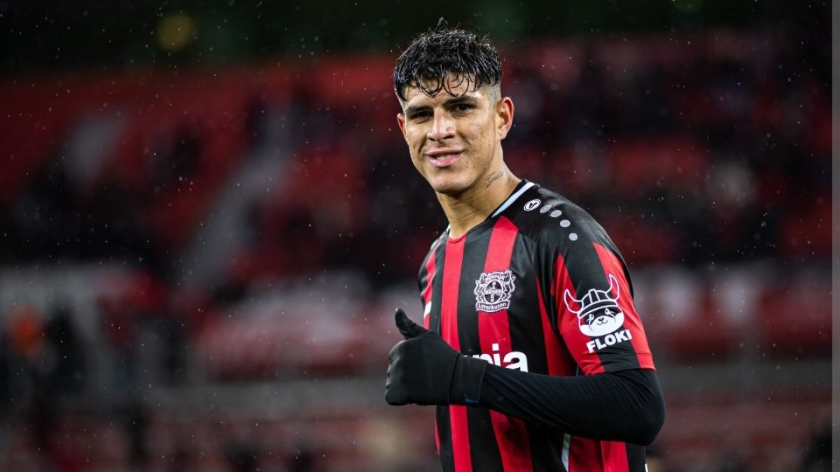 El defensor Piero Hincapié es pilar fundamental en la zaga del Bayer Leverkusen.