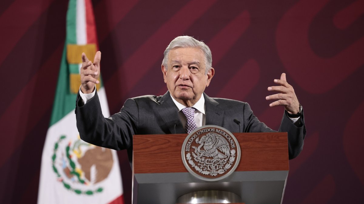 El presidente de México, Andrés Manuel López Obrador, participa hoy jueves 23 de febrero durante su conferencia de prensa matutina en Palacio Nacional de la Ciudad de México.