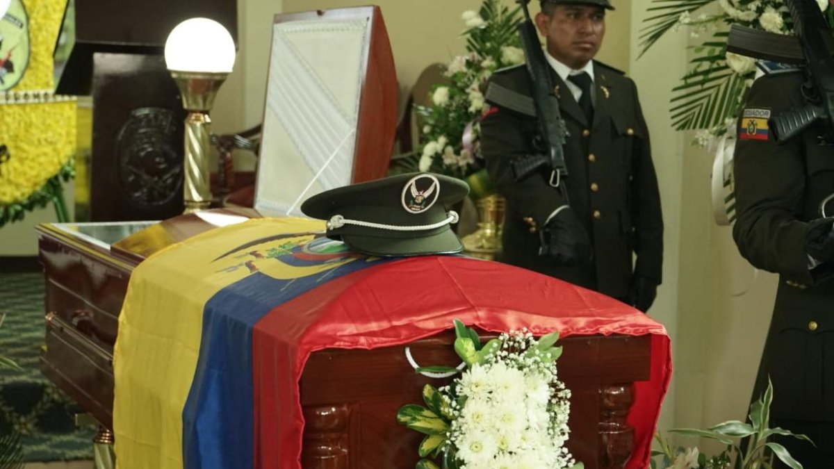 Los restos de los dos hermanos fueron velados en un salón del Grupo de Operaciones Especiales (GOE)