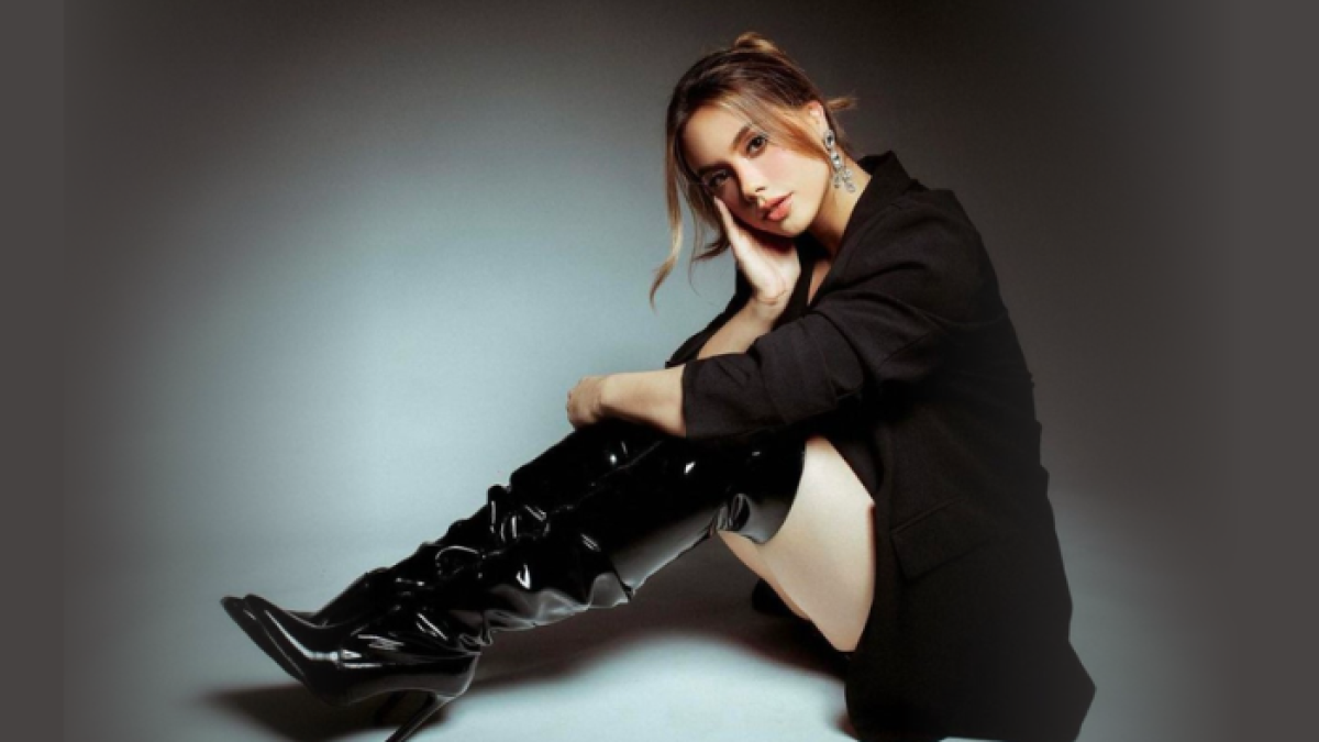 Una abogada con un gusto excepcional para vestirse.