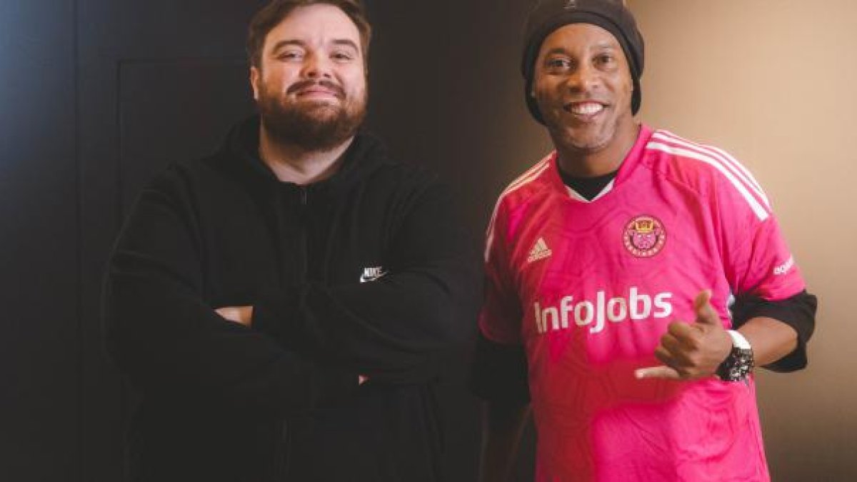 Ibai Llanos hizo público el anuncio del fichaje de ´Dinho´ a través de sus redes sociales.