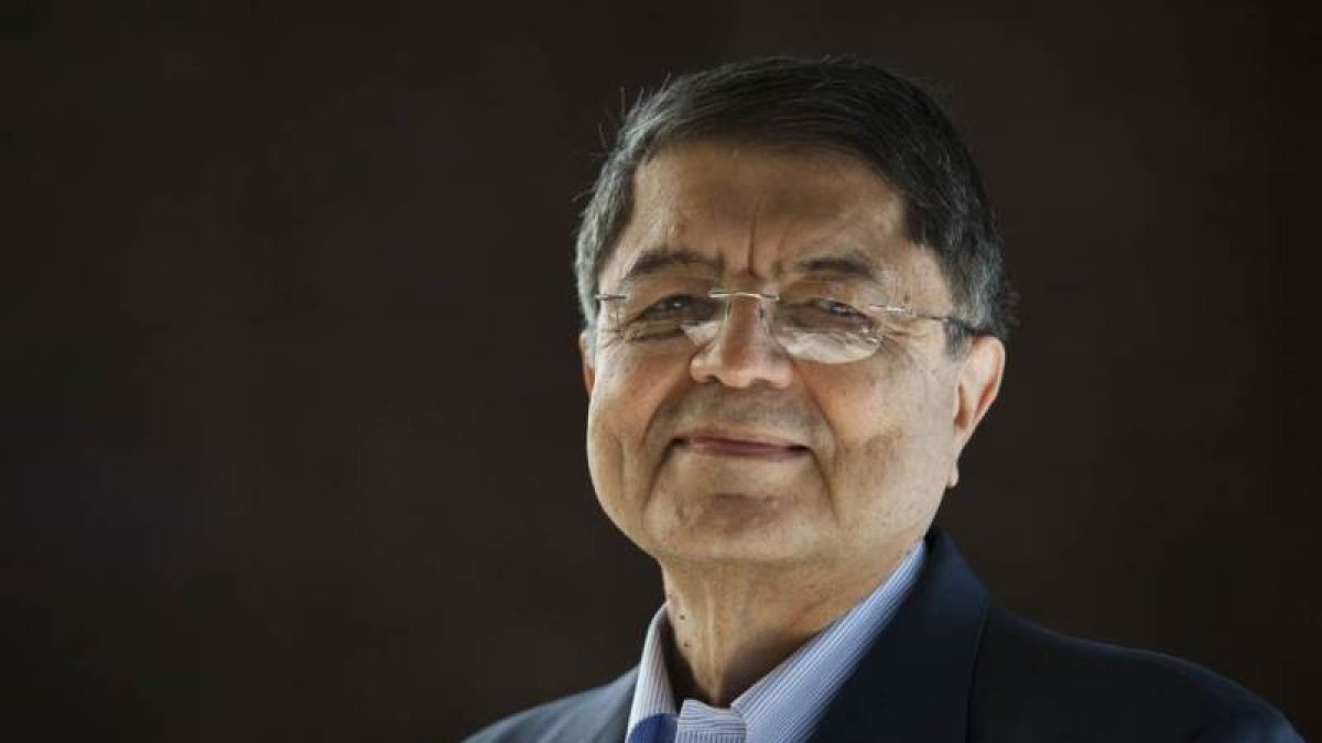 El escritor es también abogado y político fue parte de la Junta de Gobierno de Reconstrucción Nacional tras el triunfo de la Revolución Sandinista en 1979.