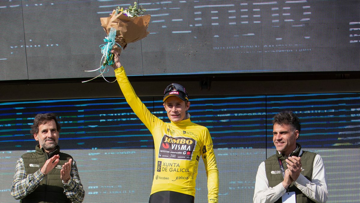 Jonas Vingegaard se impuso en la segunda etapa y es el nuevo líder de la ronda gallega.