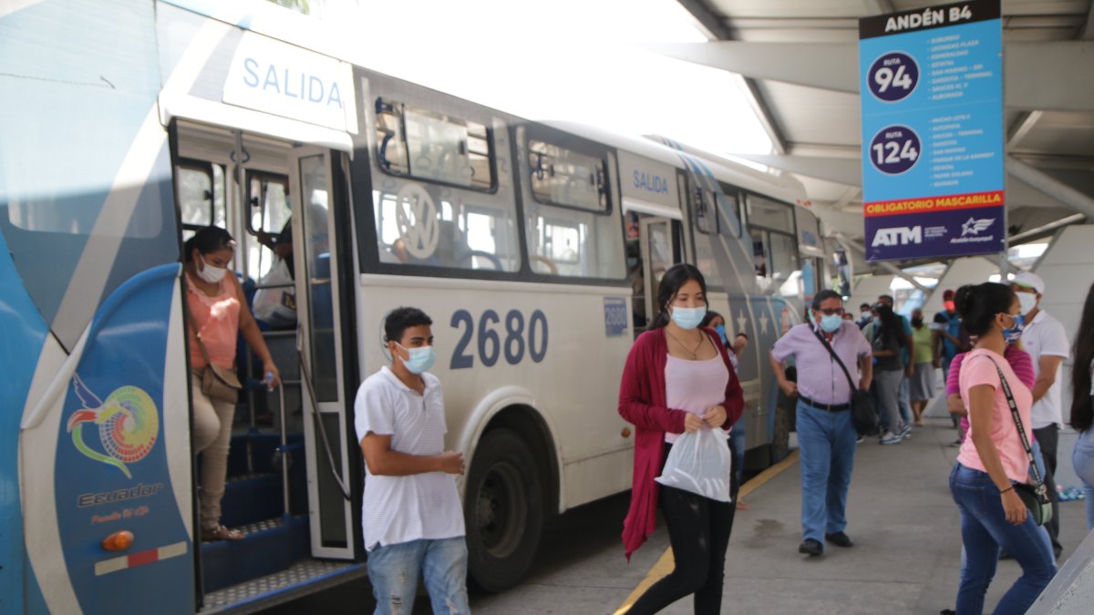 Costo. Los demás ciudadanos seguirán pagando 25 centavos.