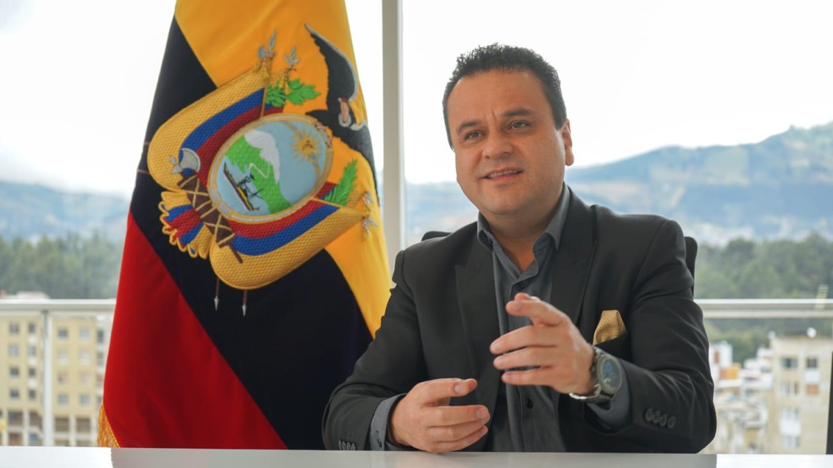 Exgobernador del Azuay  y titular del Ministerio de Inclusión Económica y Social (MIES) desde septiembre de 2022.